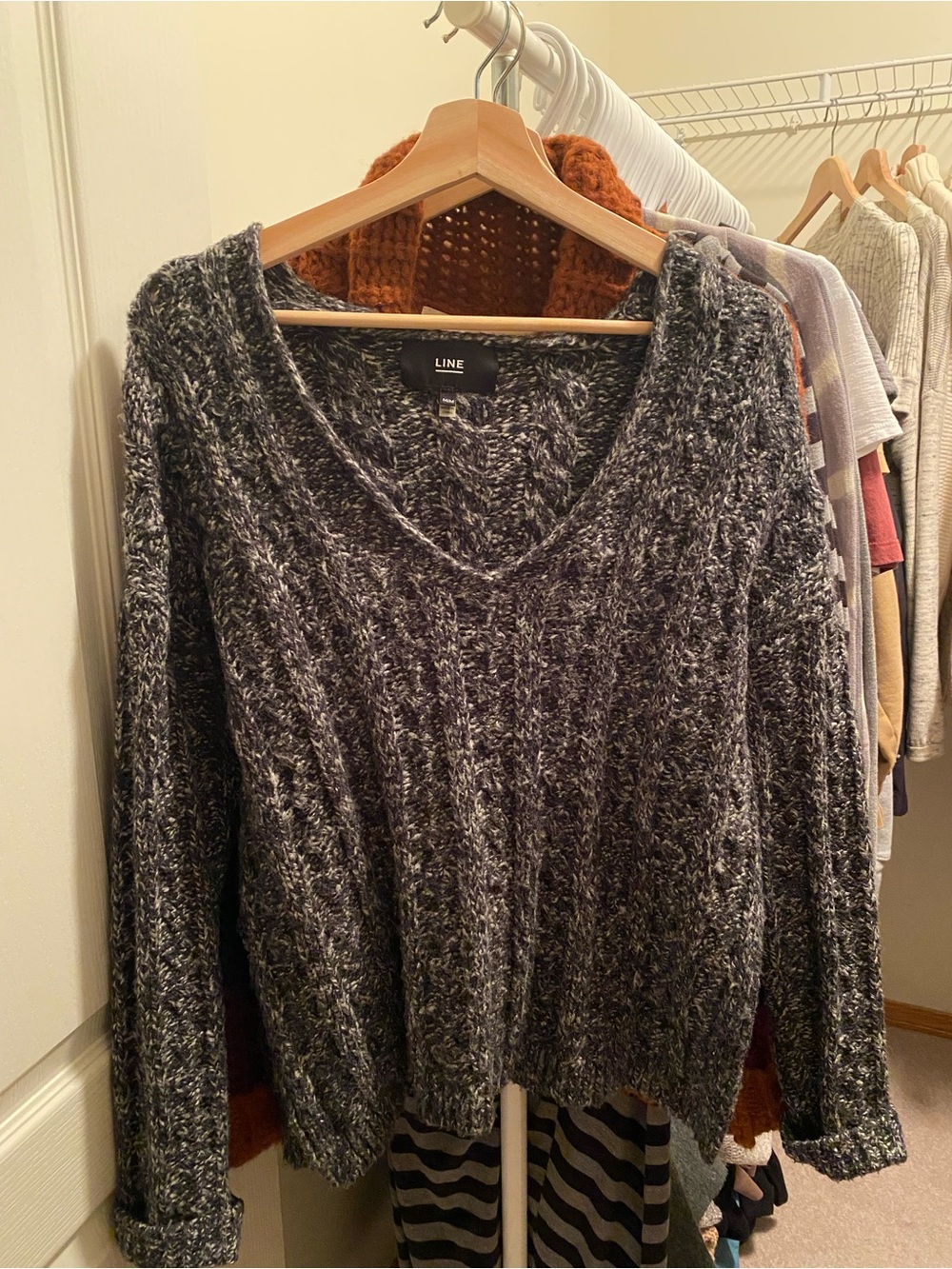 Line V-neck sweater Sweater